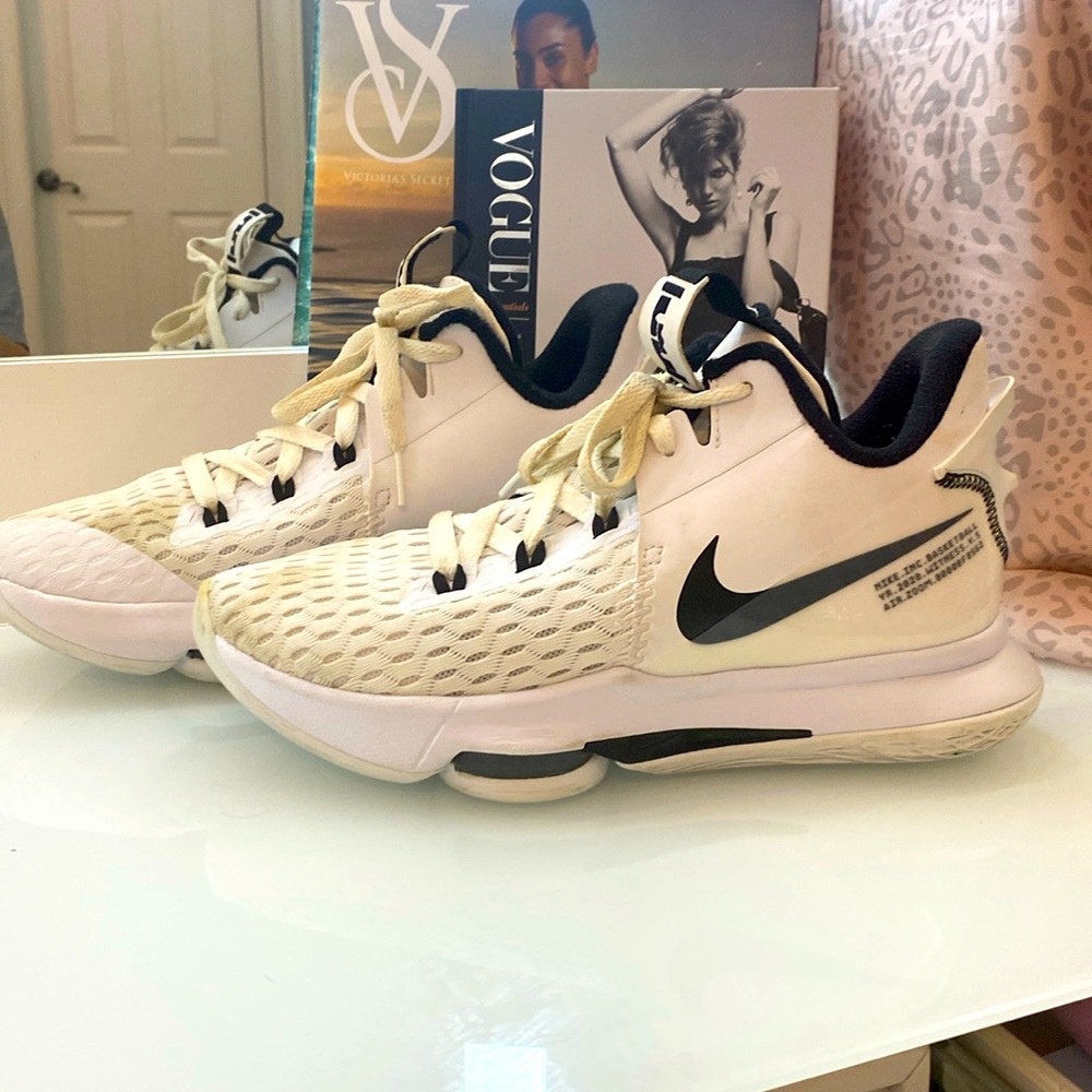 New Nike LeBron Witness 5 'White Black' CQ9380 101 Men Size 7